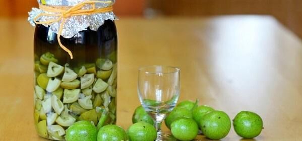 Green walnut for parasites